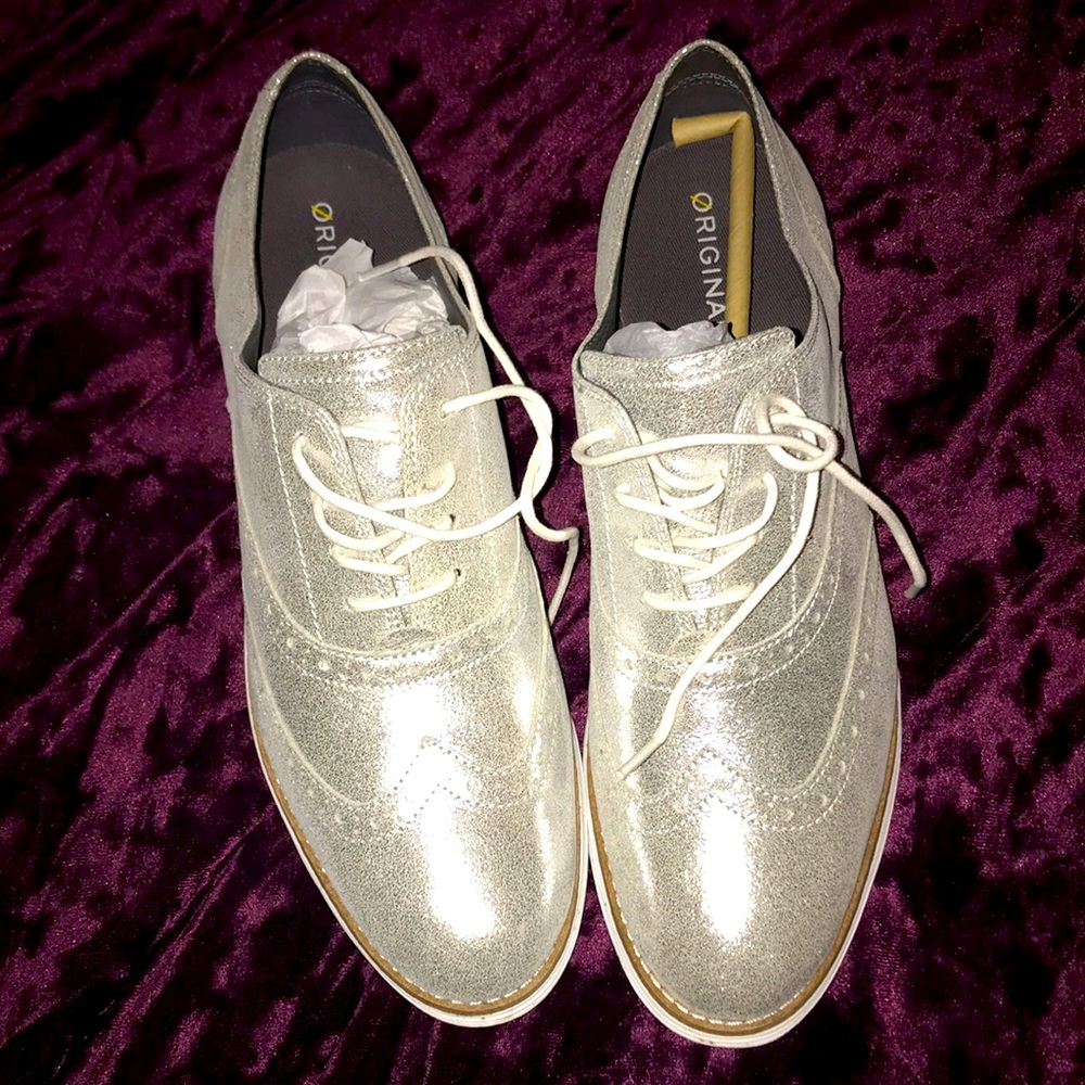 Ladies cole hann silver warn once